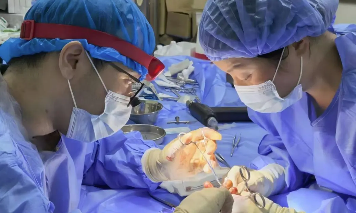 Chinese medical team performs Sierra Leone's first finger replantation