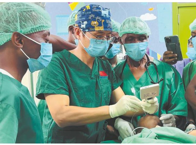 Chinese medical team trains Tanzanian doctors on advanced airway management