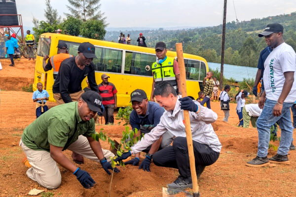 Chinese Community helps restore Masakahills with 7,000 trees