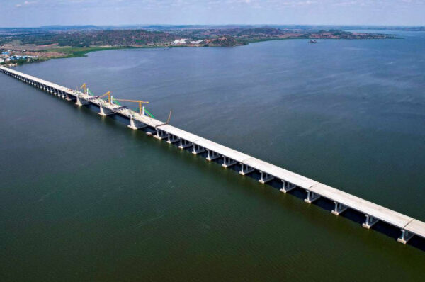 Chinese-built bridge achieves full structural connection in Tanzania